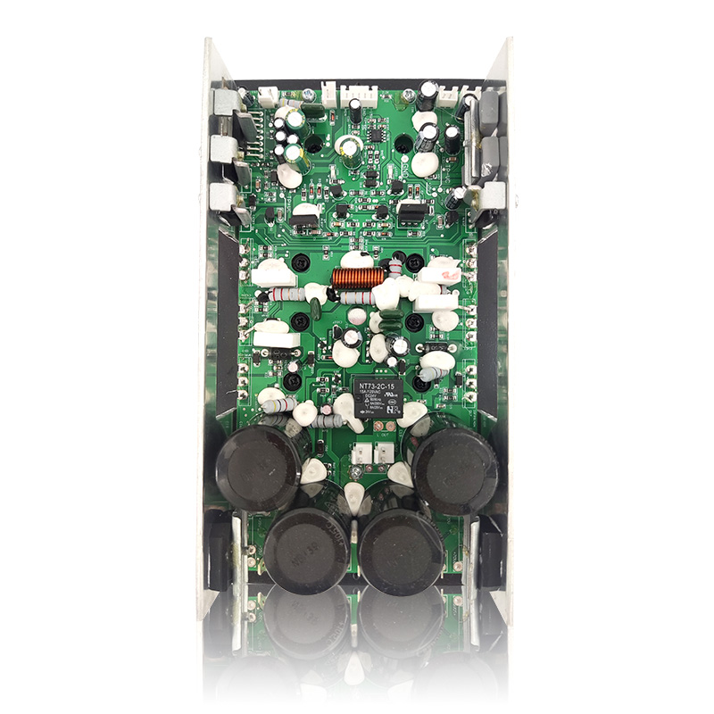 AMP400H+7294: LP 400 W + HP 100 W Mocna moc wyjściowa z aluminiowym grzejnikiem w kształcie litery U, modułem wzmacniacza mocy klasy H