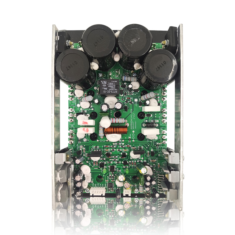 AMP500H+7294: LP 400 W + HP 100 W Mocna moc wyjściowa z aluminiowym grzejnikiem w kształcie litery U, modułem wzmacniacza mocy klasy H